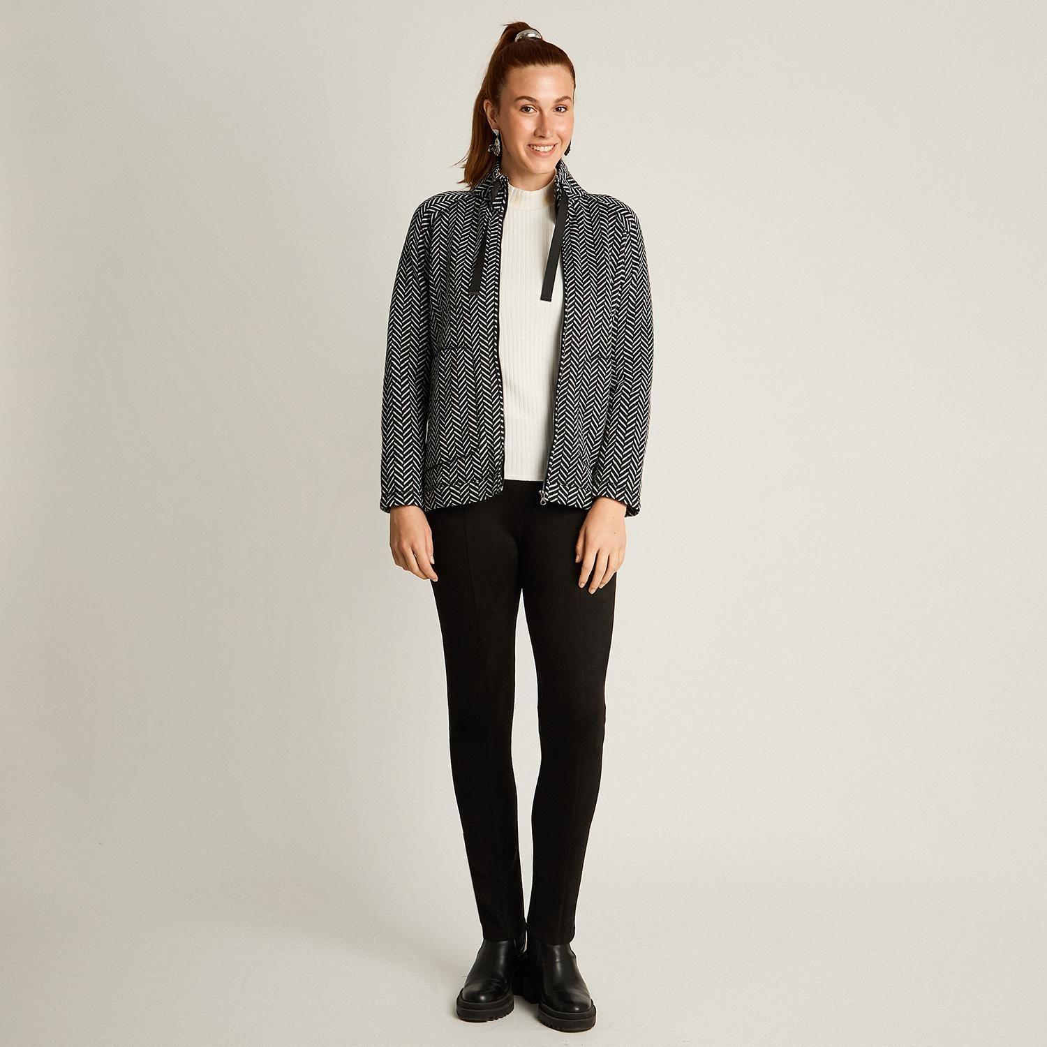 Polerón Soft Shell Negro con Estampado Espiga y Forro Fleece-3