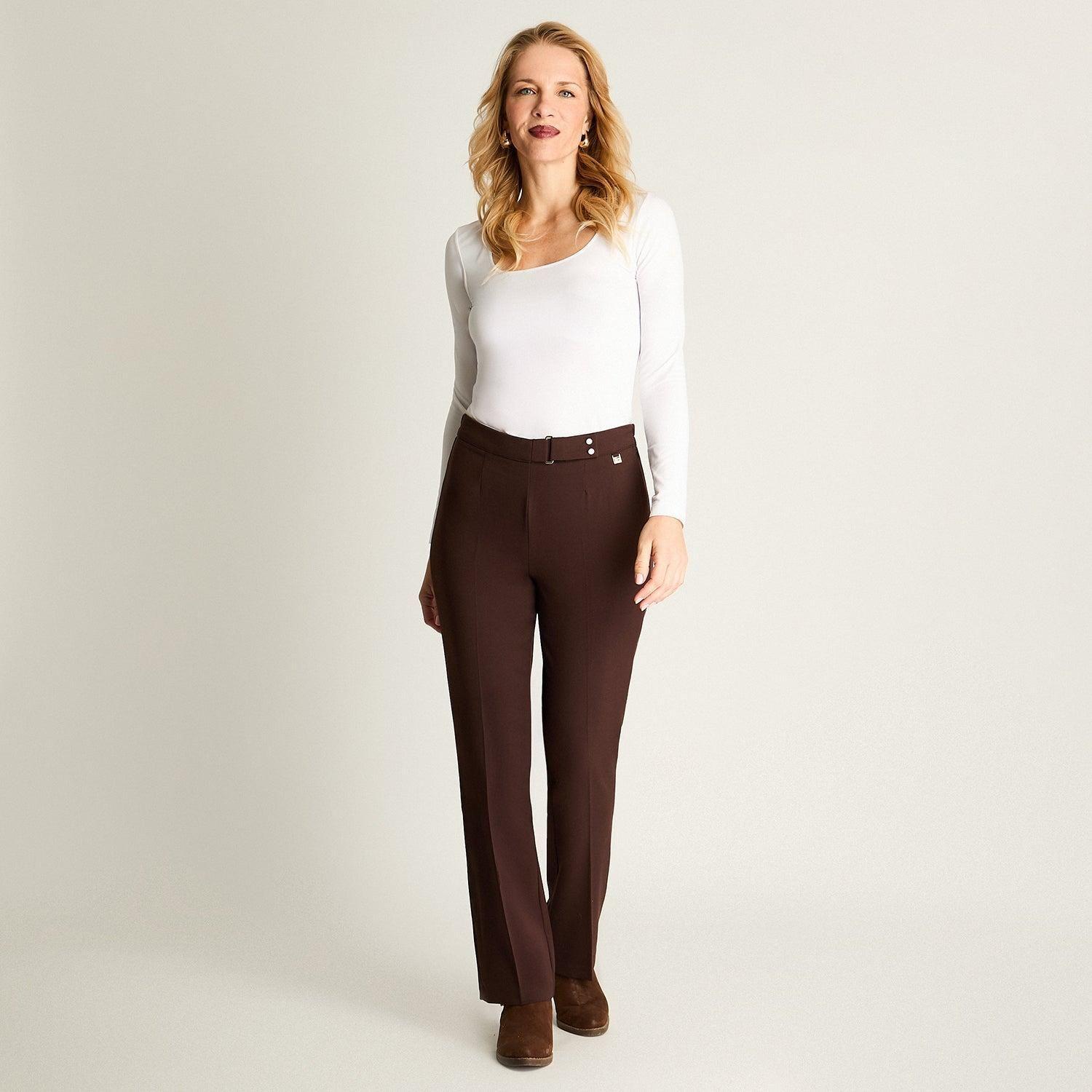 Pantalón Recto Con Pretina Trasera Elasticada Café-3