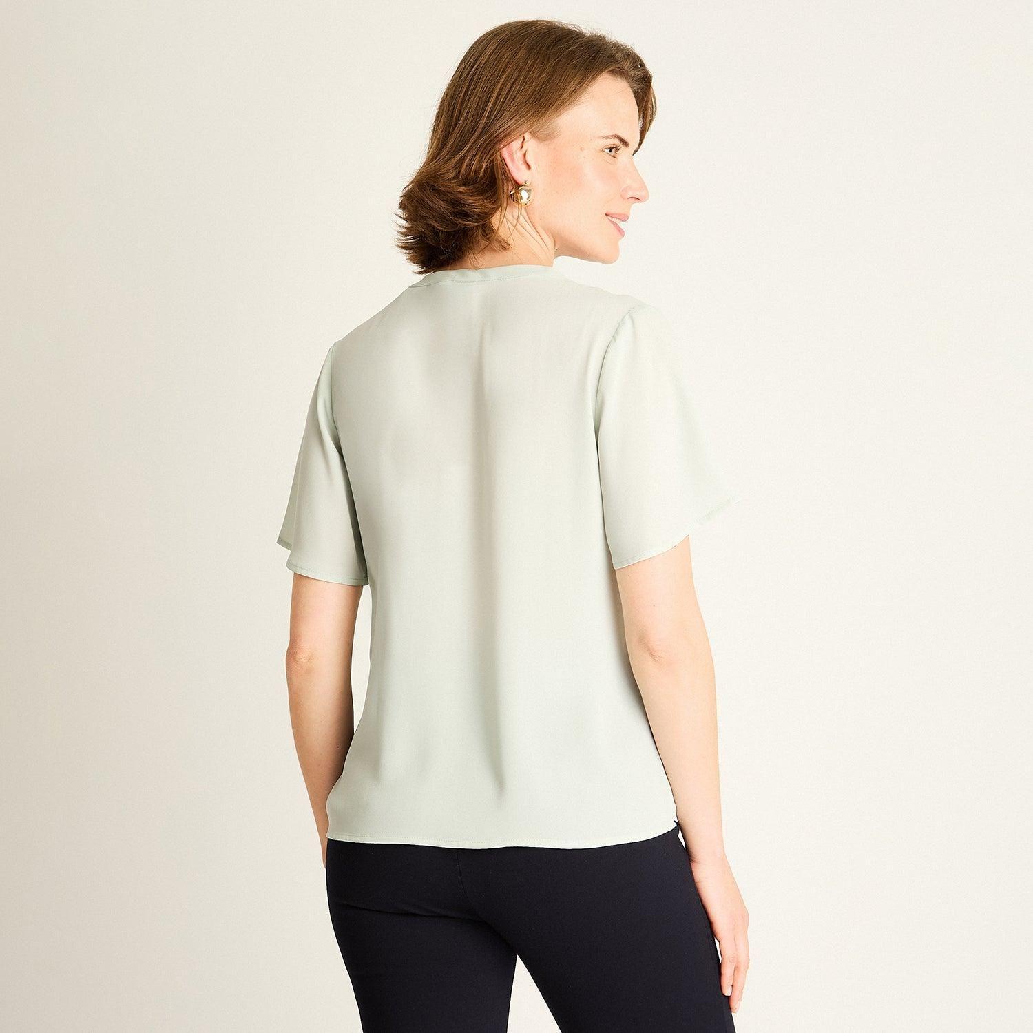 Blusa Menta con Bolsillos Frontales-1