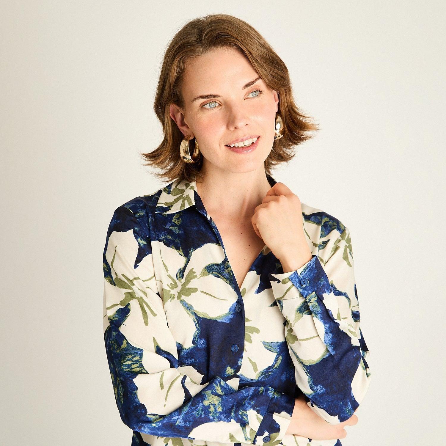 Blusa Azul Estampada con Caída Fluida-2