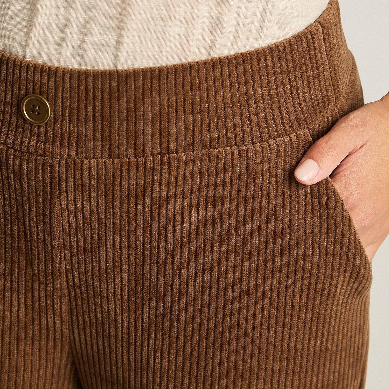 Pantalón Camel Cotelón Corte Ancho con Botón Dorado-2