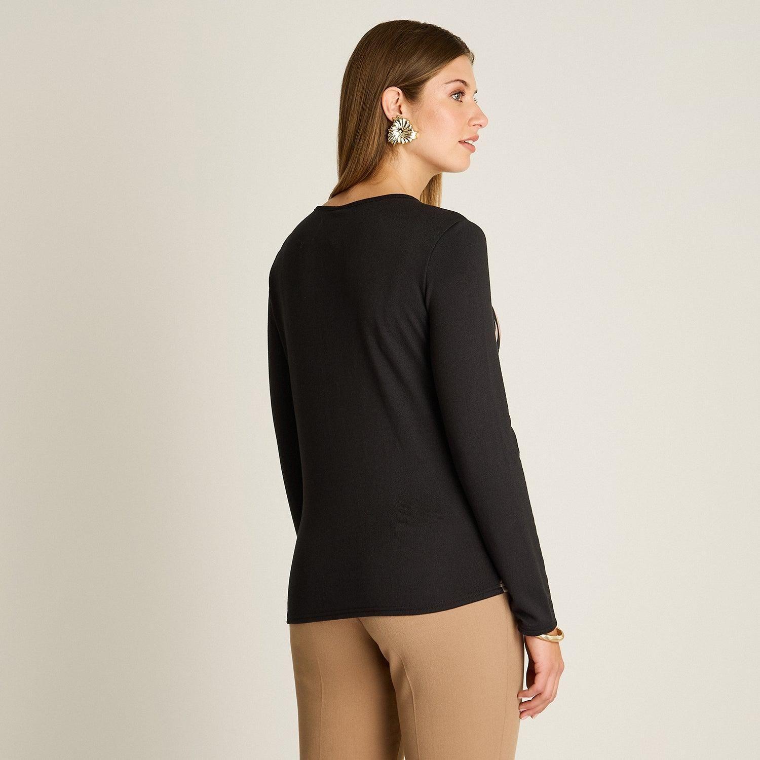 Polera Lanilla Negra Estampada Escote V-1