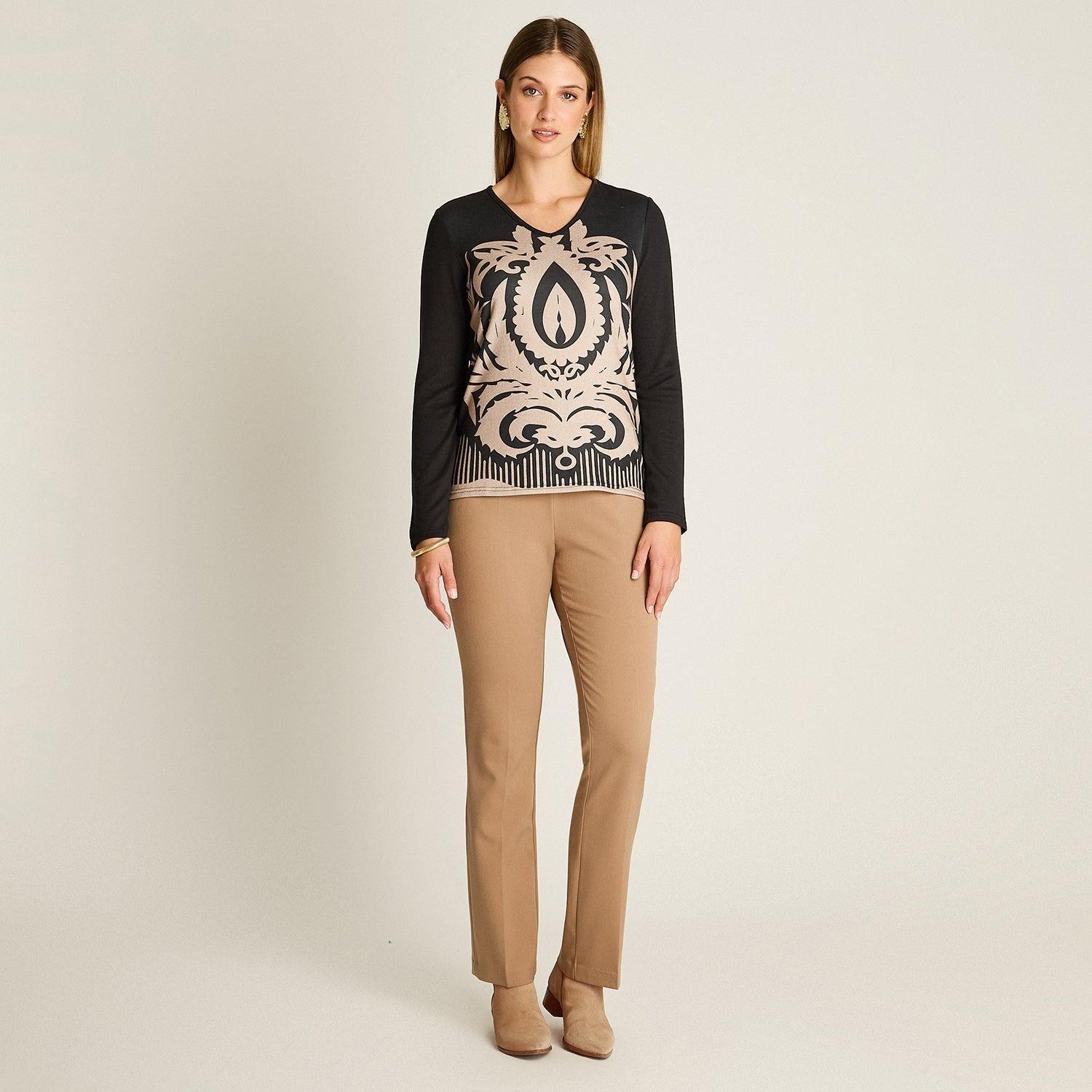 Polera Lanilla Negra Estampada Escote V-3