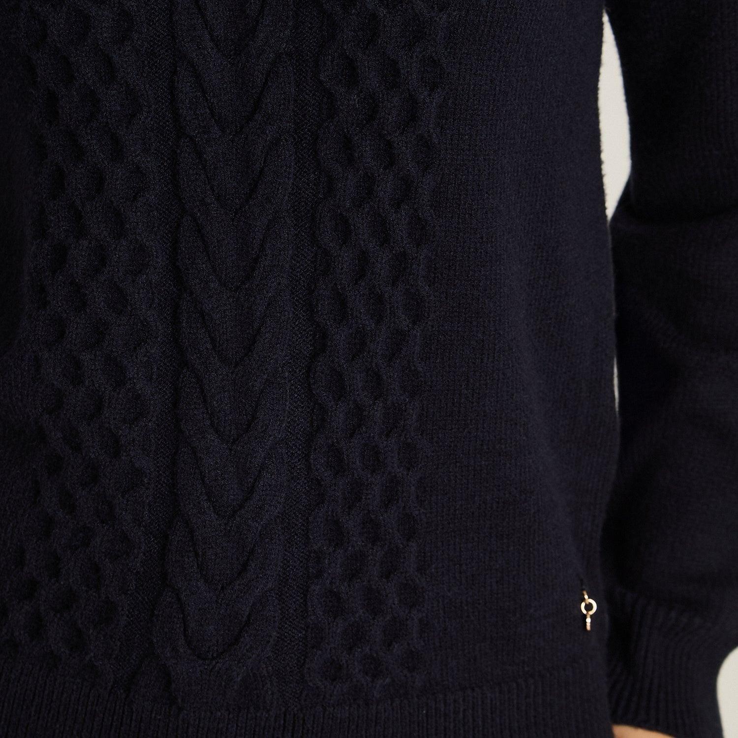 Sweater Azul Marino con Trenzado en Relieve en Tejido-2