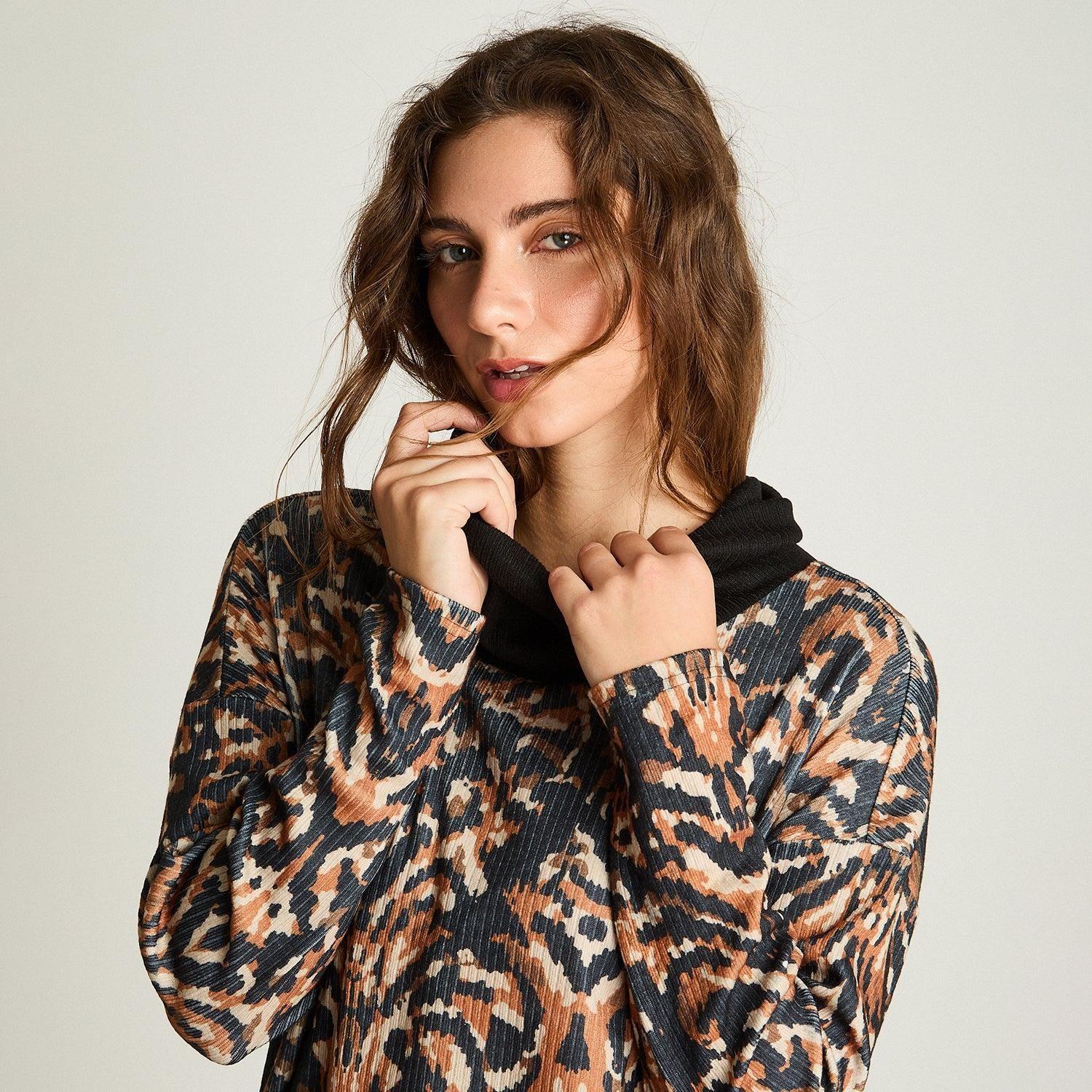 Polera Manga Larga Lanilla Estampada Negro-2