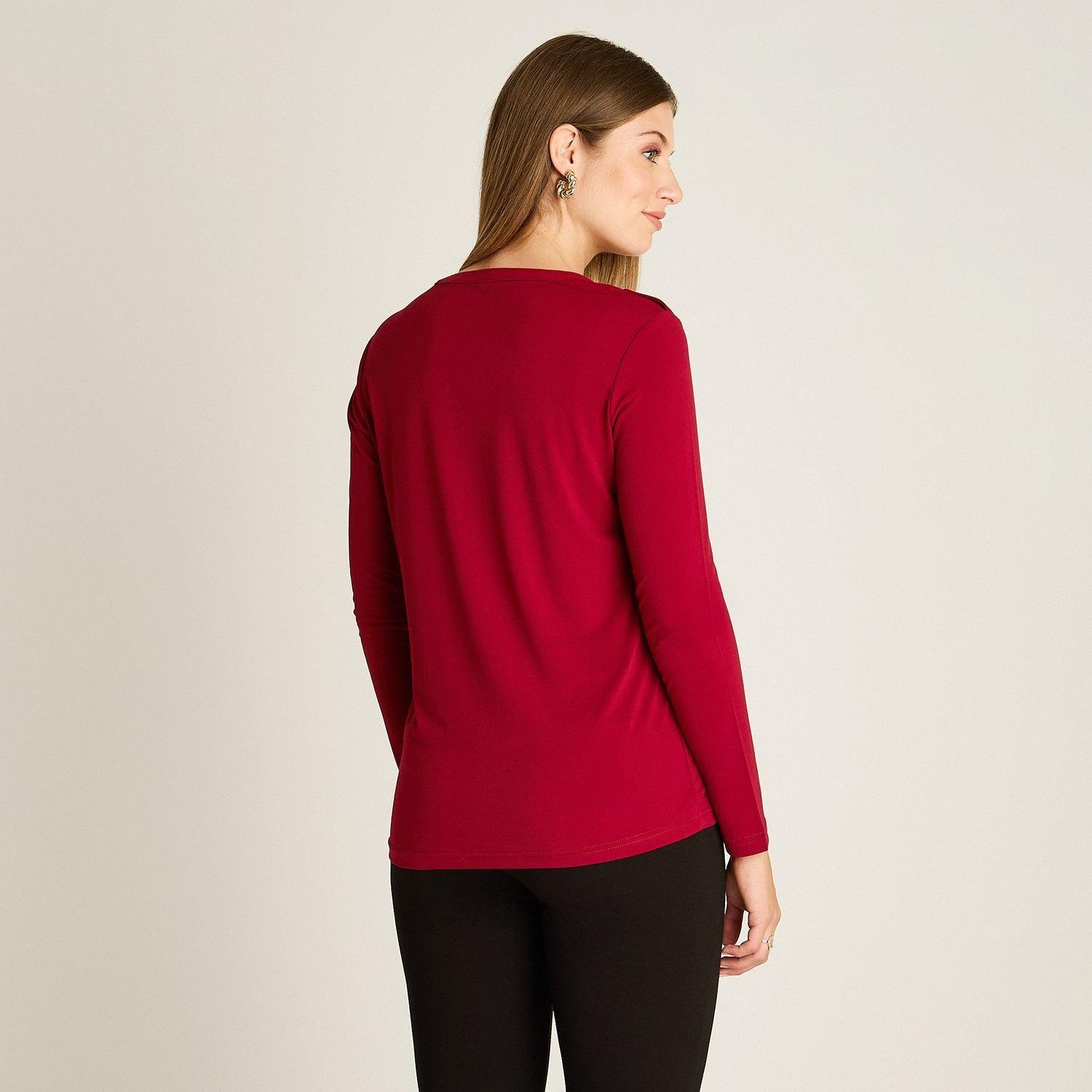 Polera Roja Manga Larga con Escote Mao y Botones Decorativos-1