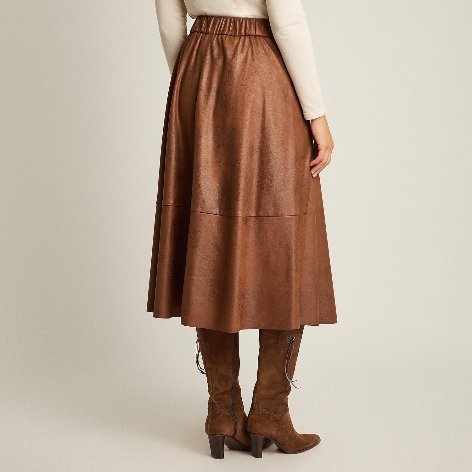 Falda Midi Camel en Suede con Aplicaciones Metálicas-1