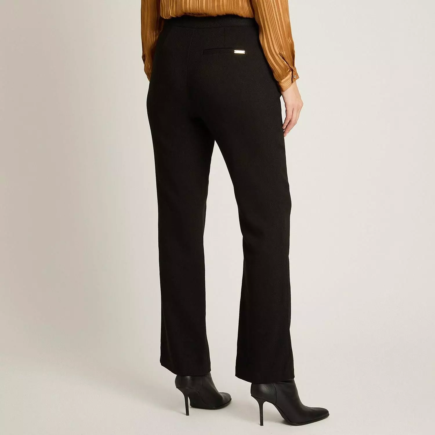 Pantalón Formal Negro Recto con Detalle Dorado-0