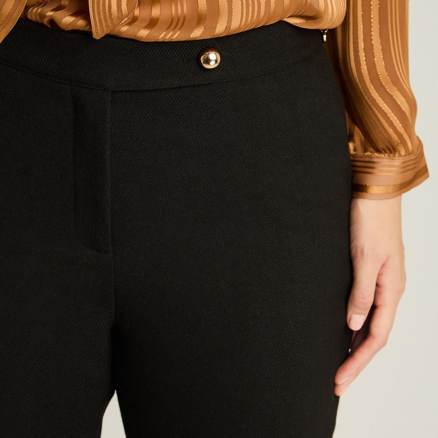 Pantalón Formal Negro Recto con Detalle Dorado-2