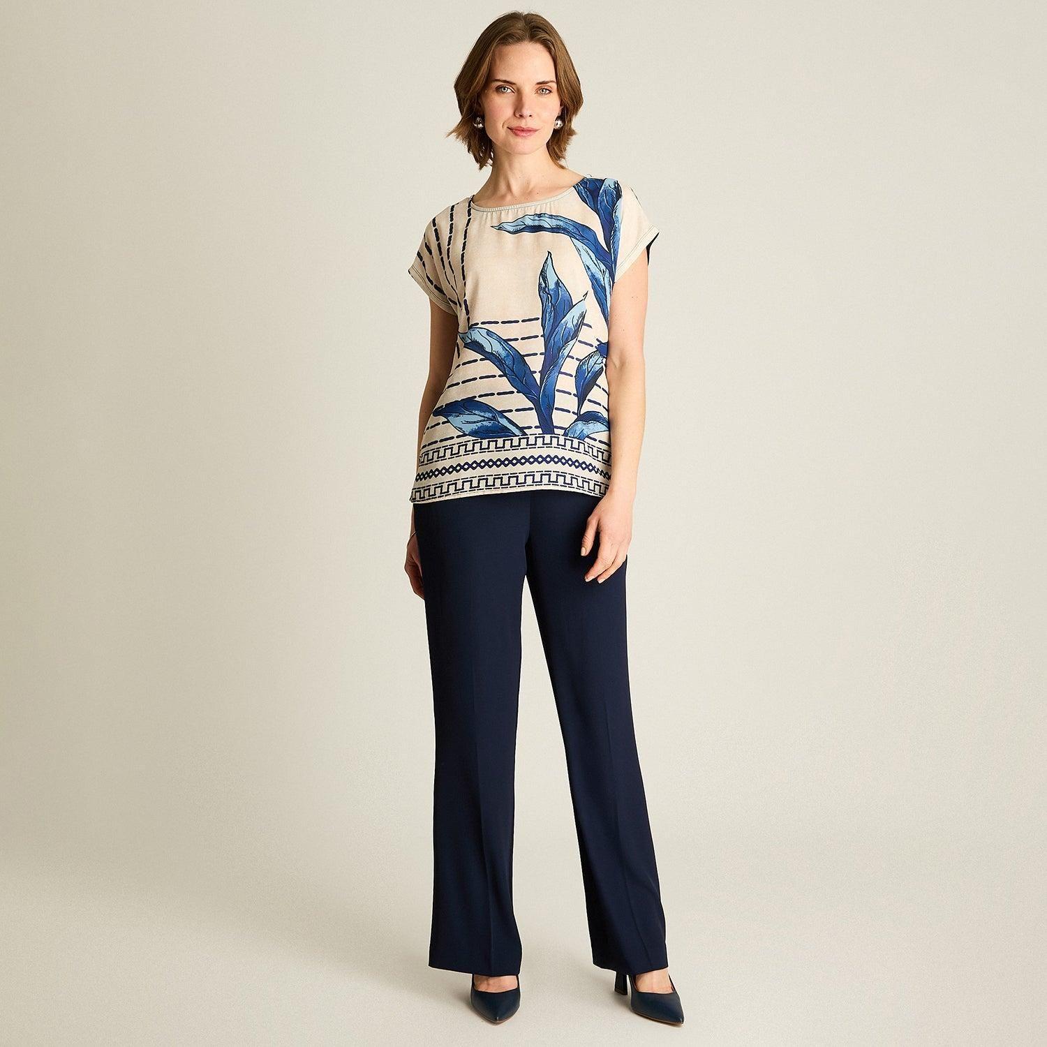 Polera Azul Estilo Geométrico con Hojas-3