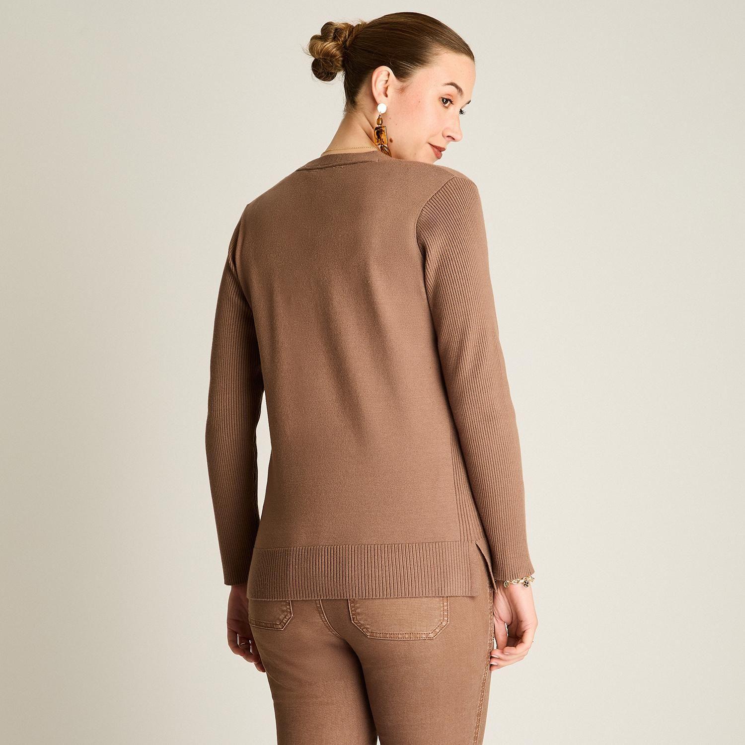 Cardigan Taupe Escote V con Botones Carey-1