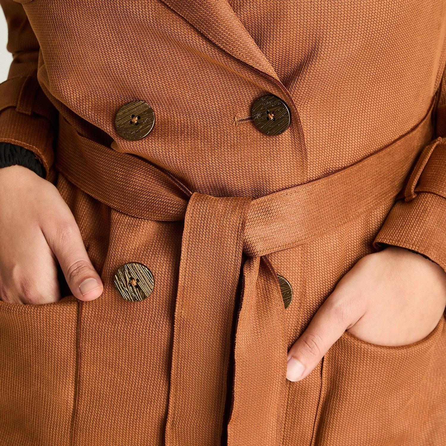 Trench Suede Bondeado Manga Larga  Con Lazo Camel-2