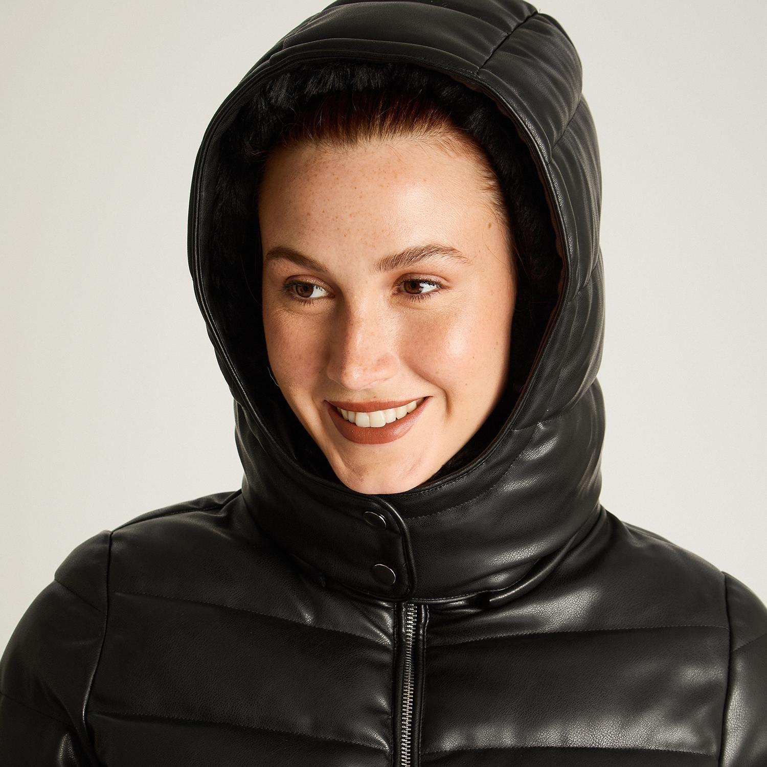 Parka Negra de Ecocuero con Diseño Quilted y Gorro-2