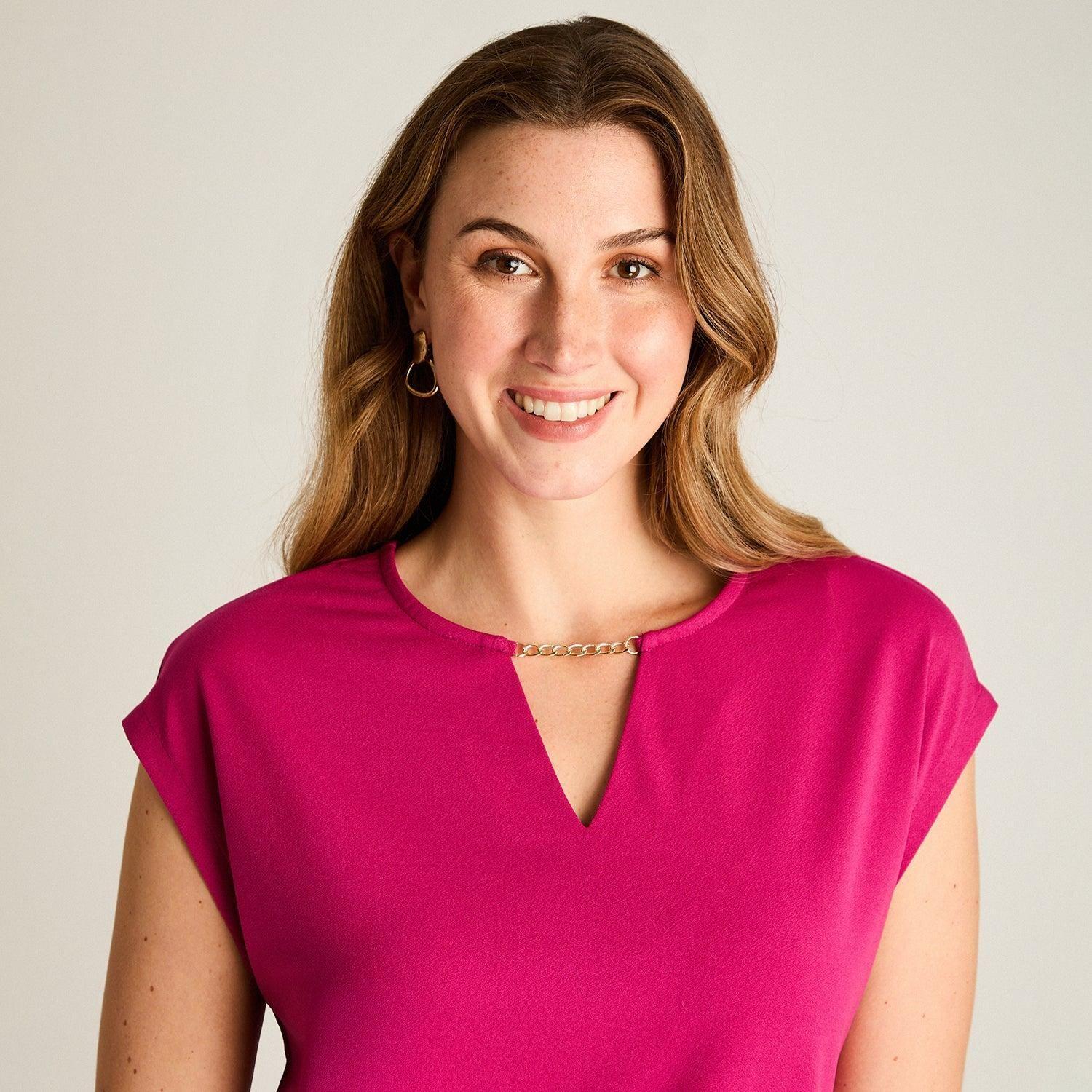 Polera Fucsia con Aplique Dorado-2