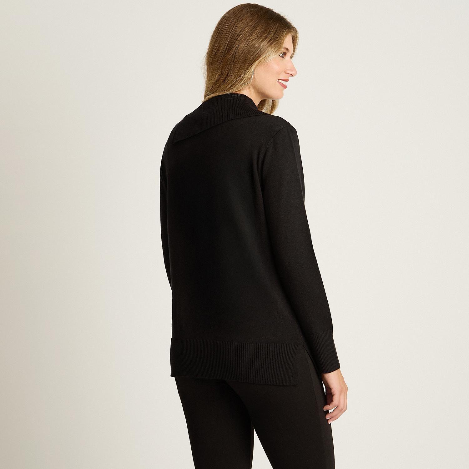 Sweater Negro con Cuello Asimétrico y Botones en Hombro en Tejido-1
