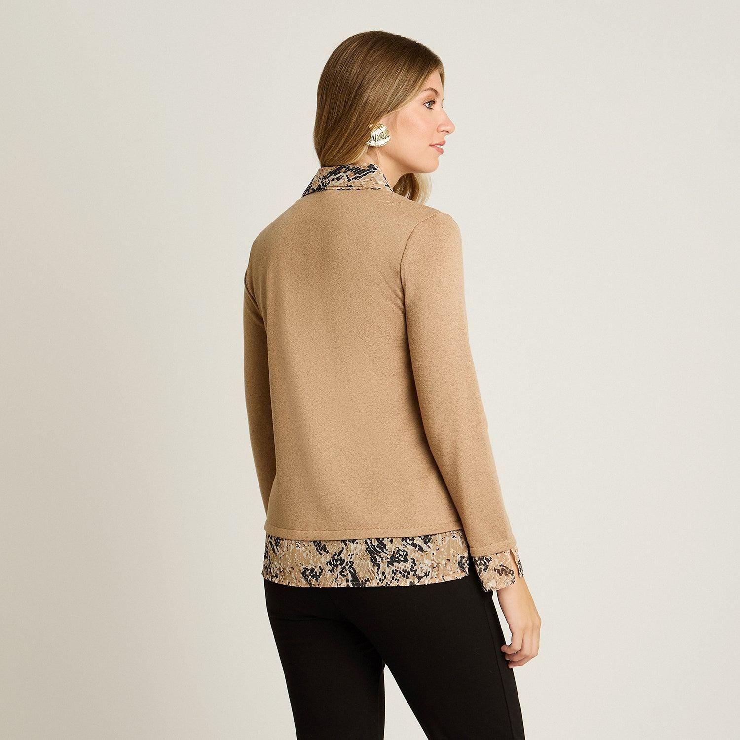 Polera Camel Lanilla Manga Larga con Pañuelo y Detalle Estampado-1