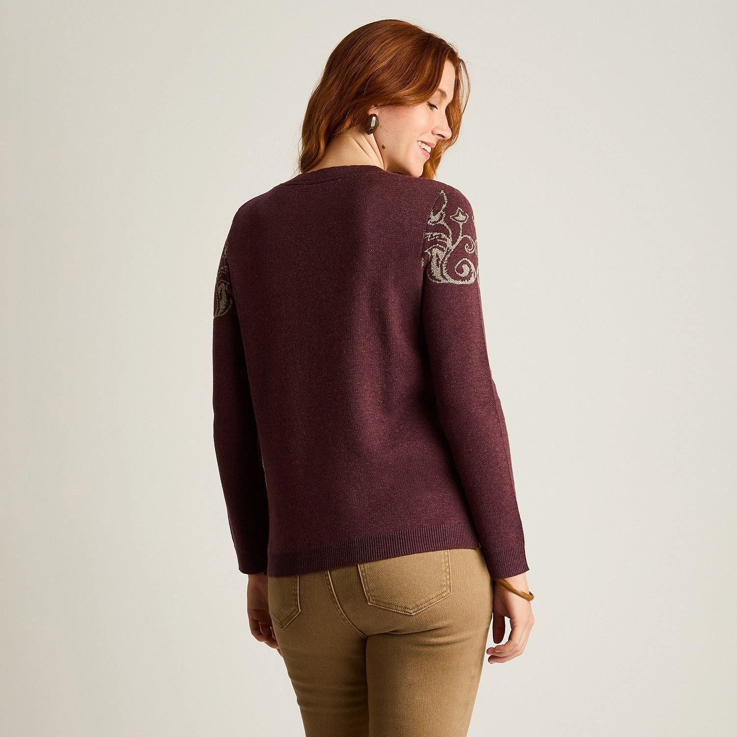 Sweater Burdeo con Estampado Floral Dorado en Hombros en Tejido-1