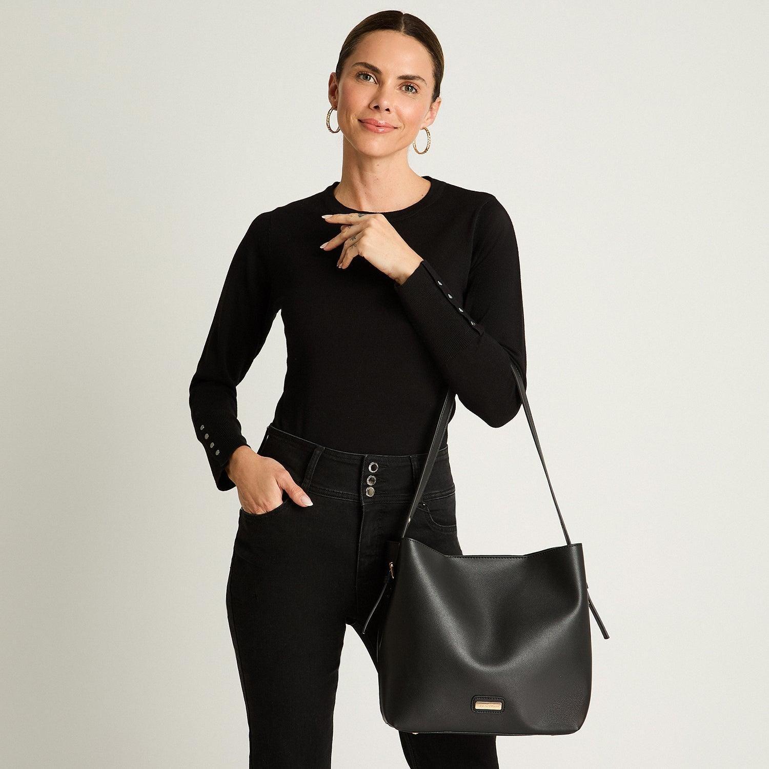Cartera Rigida Con Un Strap Negro-3