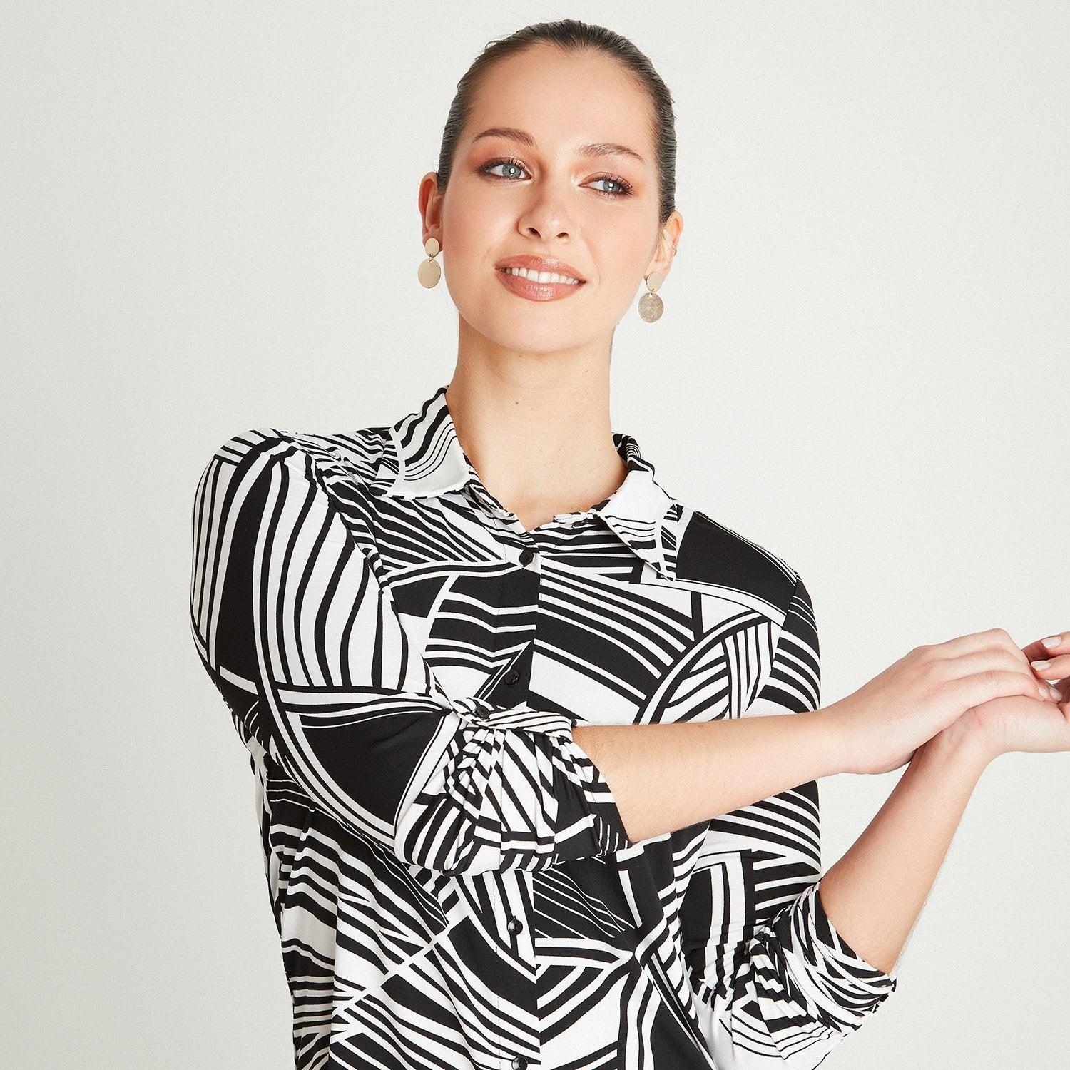 Polera Negro Manga Larga Estampado Cuello Camisero-2