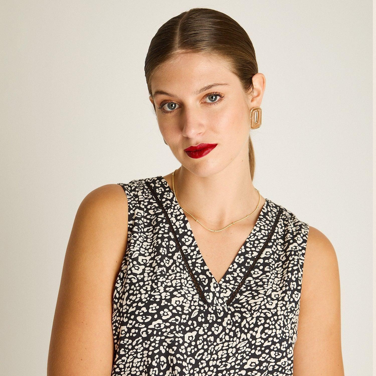 Blusa sin Mangas Estampada con Escote en V-2