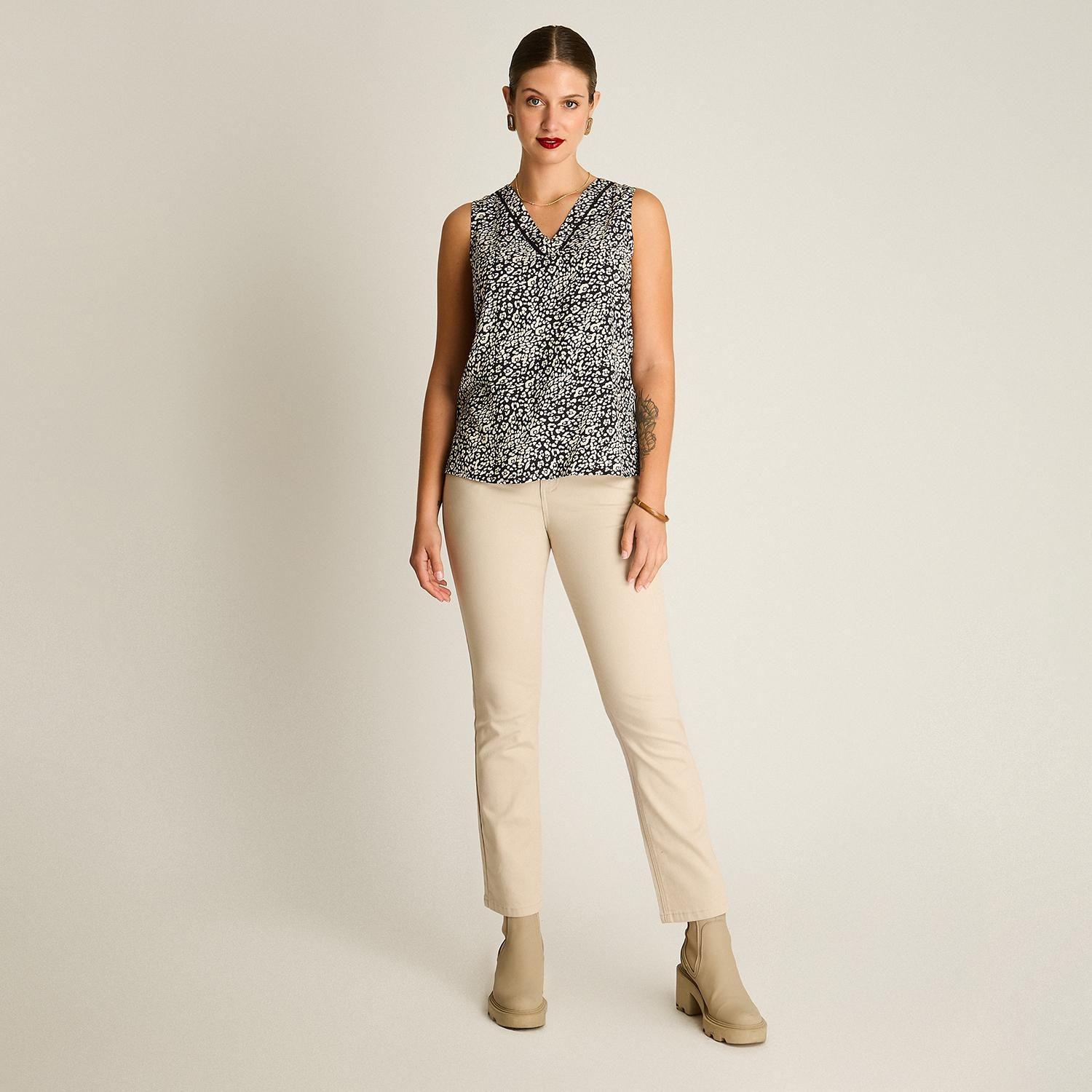 Blusa sin Mangas Estampada con Escote en V-3