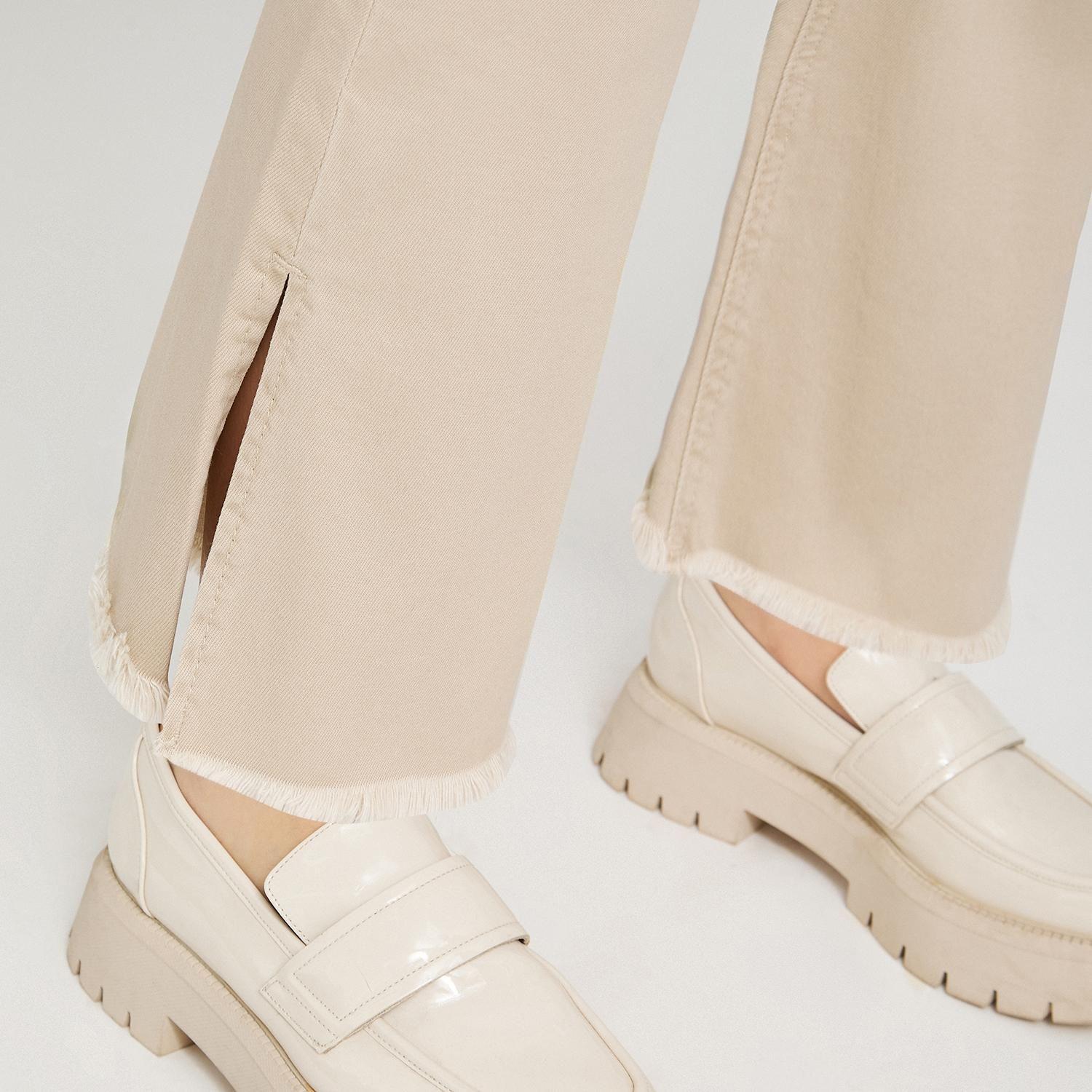 Jeans Flare con Cinturón Beige-4