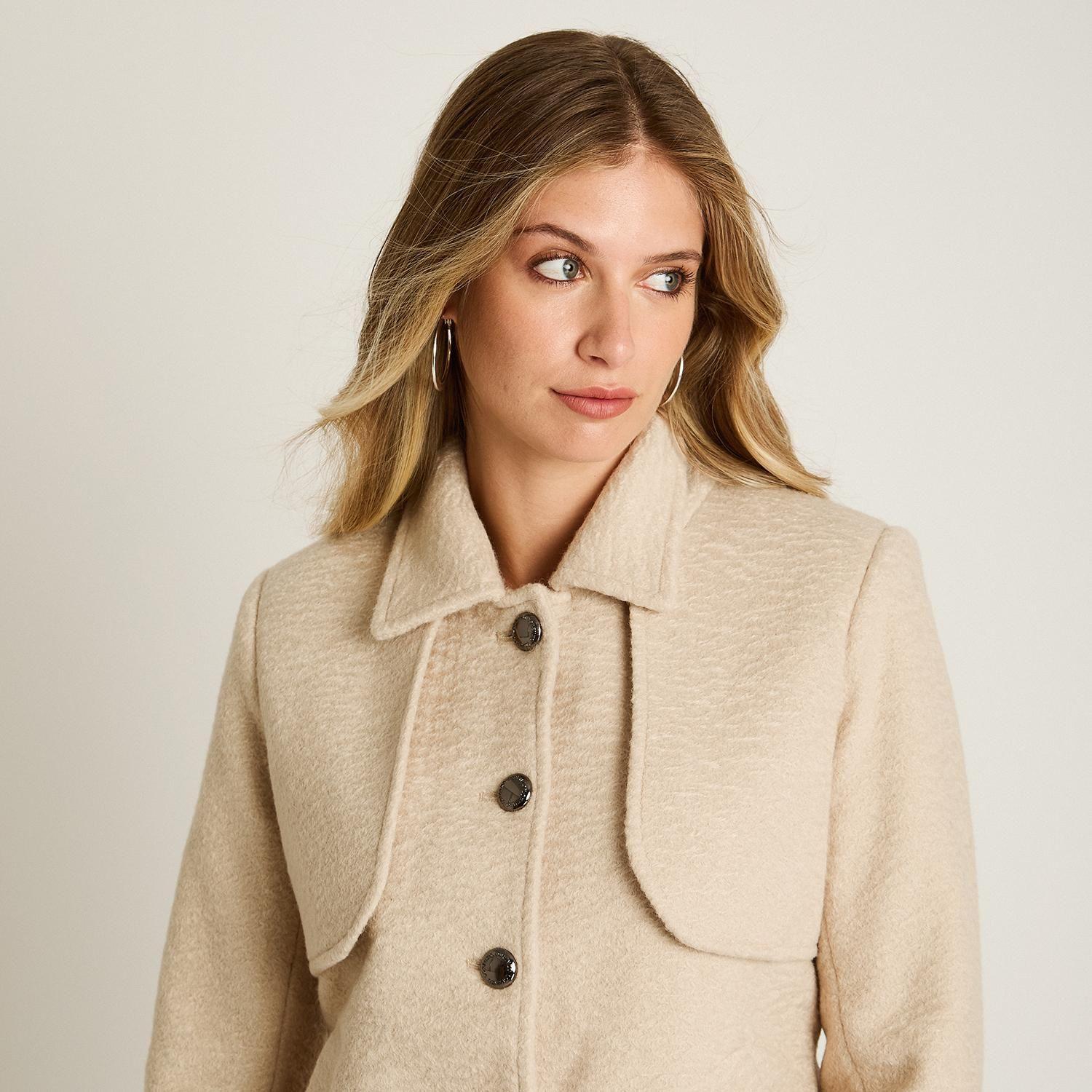 Chaqueta Beige con Botones y Cuello con Solapa-2