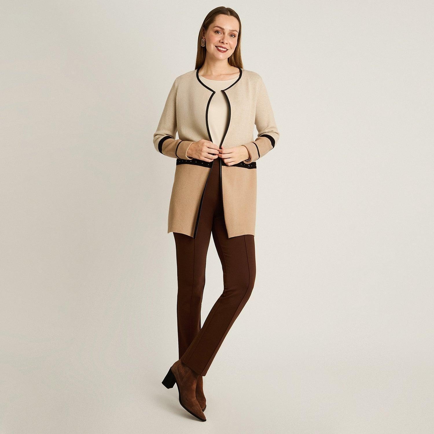 Tapado Beige con Detalles en Cuero Sintético en Tejido-3