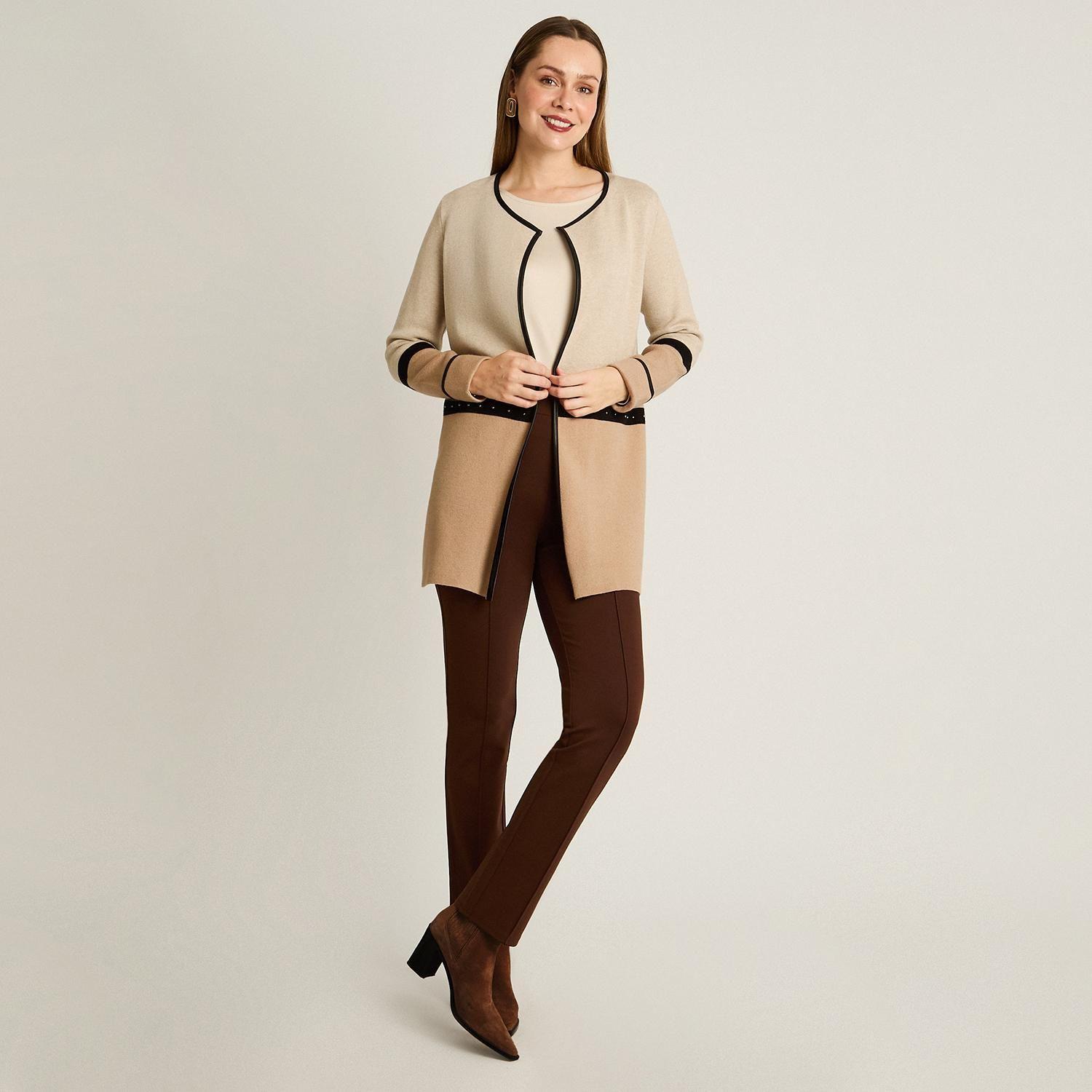 Tapado Beige con Detalles en Cuero Sintético en Tejido-3