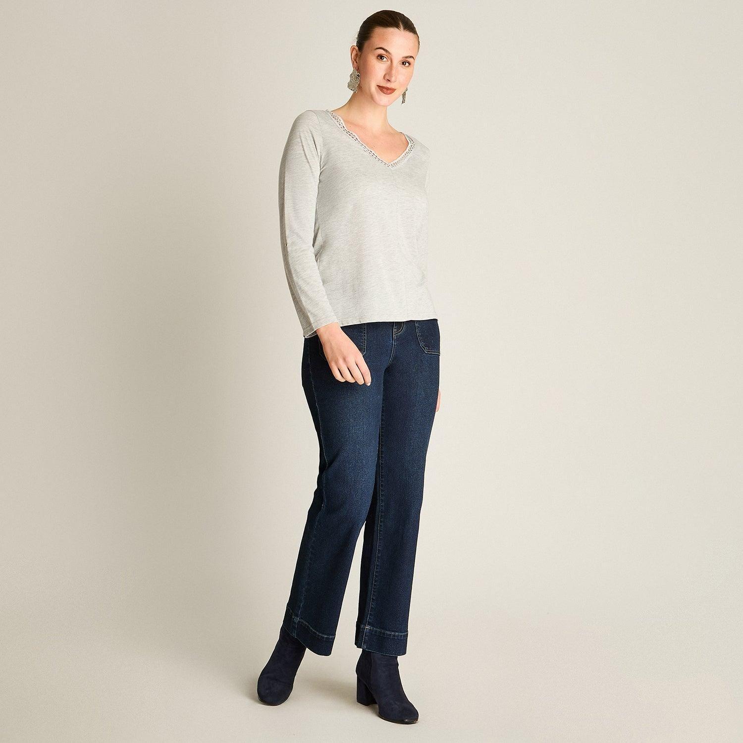 Polera Gris Manga Larga Roll Up con Cuello V y Aplicaciones-3