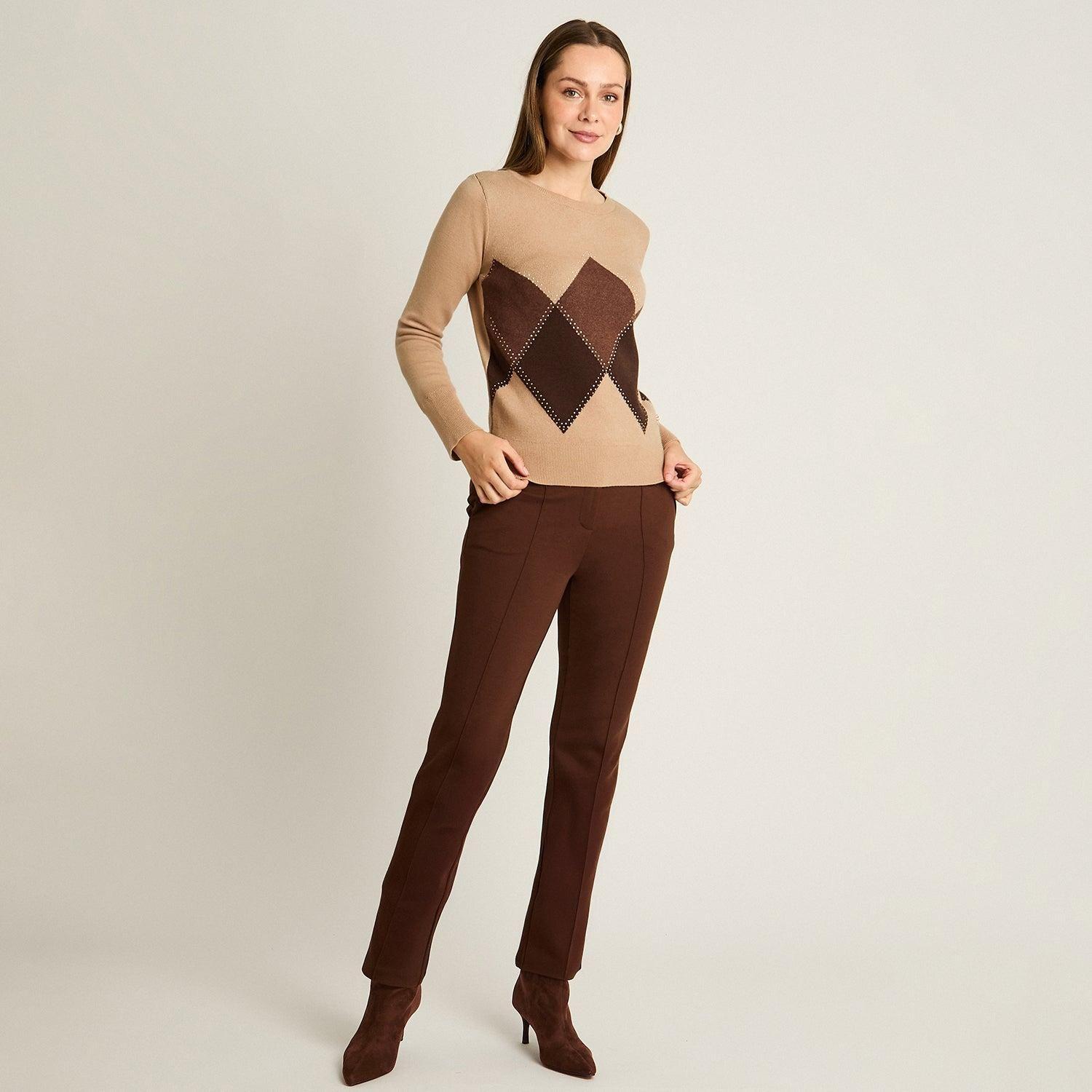 Sweater Camel con Estampado de Rombos y Detalles de Pedrería en Tejido-3