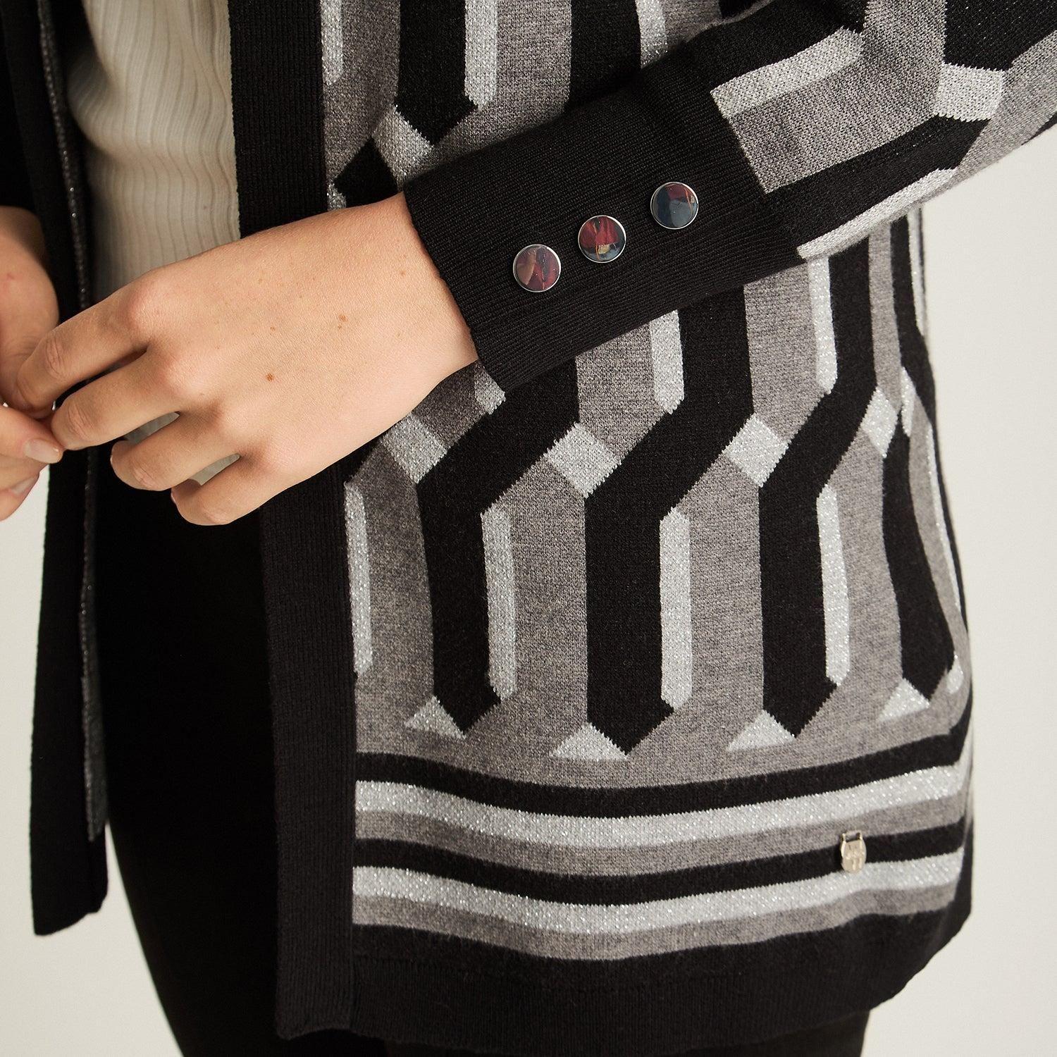 Tapado Negro con Estampado Geométrico Jacquard en Tejido-2