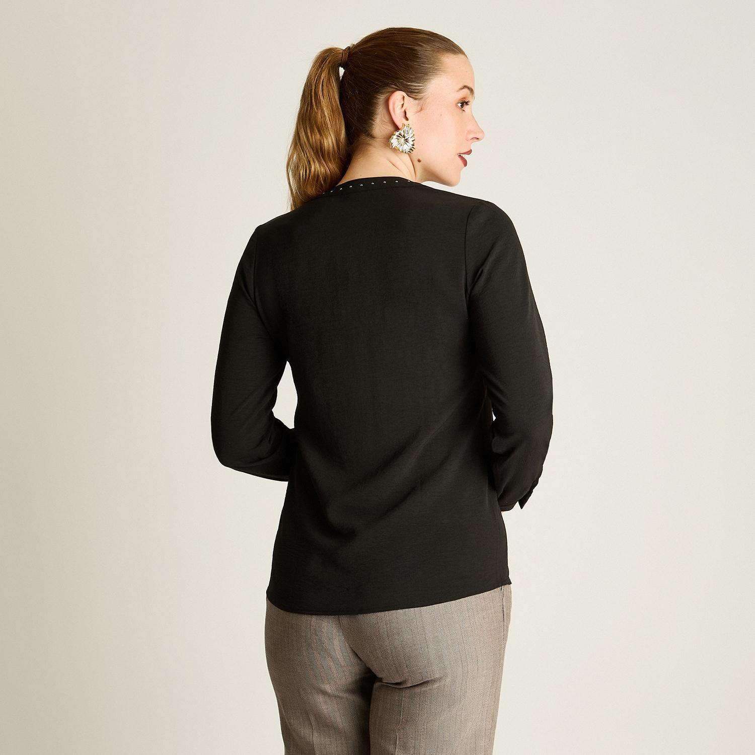 Blusa Escote Mao con Aplicación de Strass-1