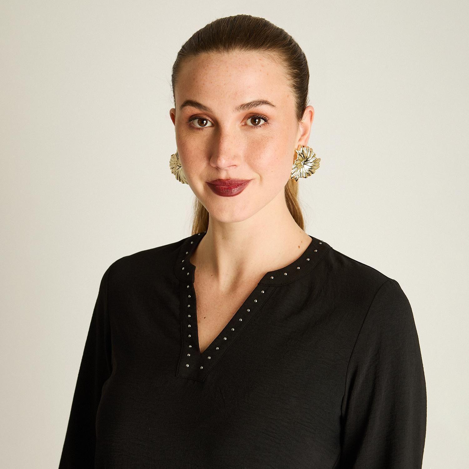 Blusa Escote Mao con Aplicación de Strass-2