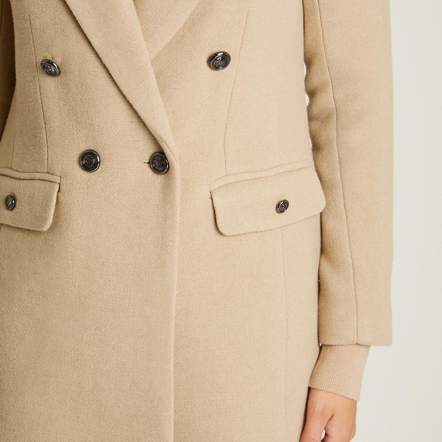 Abrigo Beige De Seis Botones Con Corte Cruzado-2