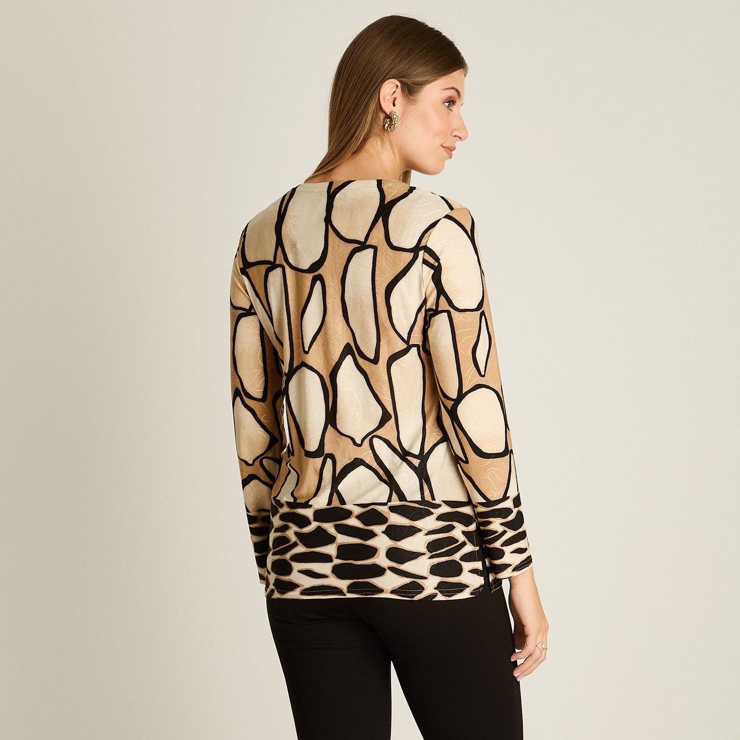 Polera Manga Larga Estampada Con Detalle en el Escote-1