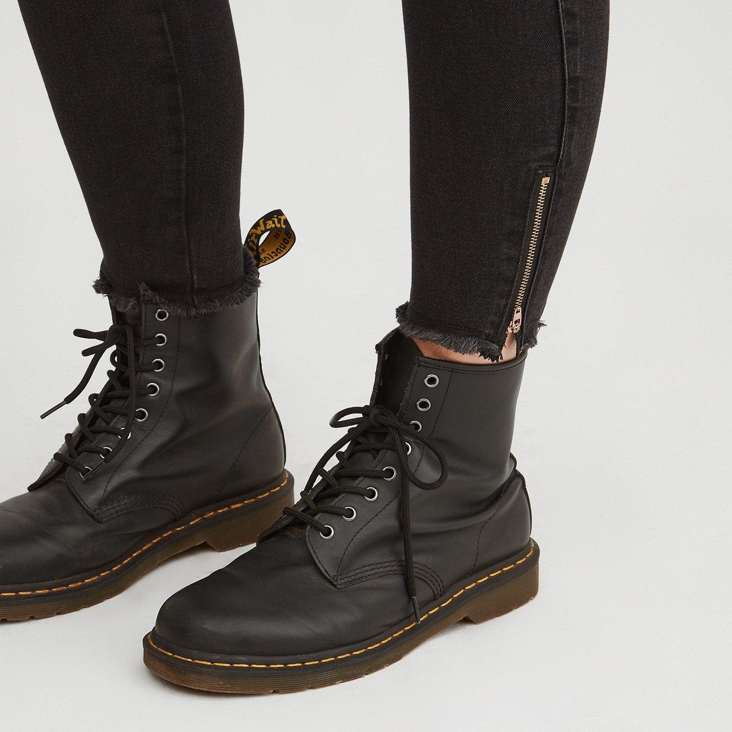 Jeans skinny negro con cierre en basta | Acuarela-2