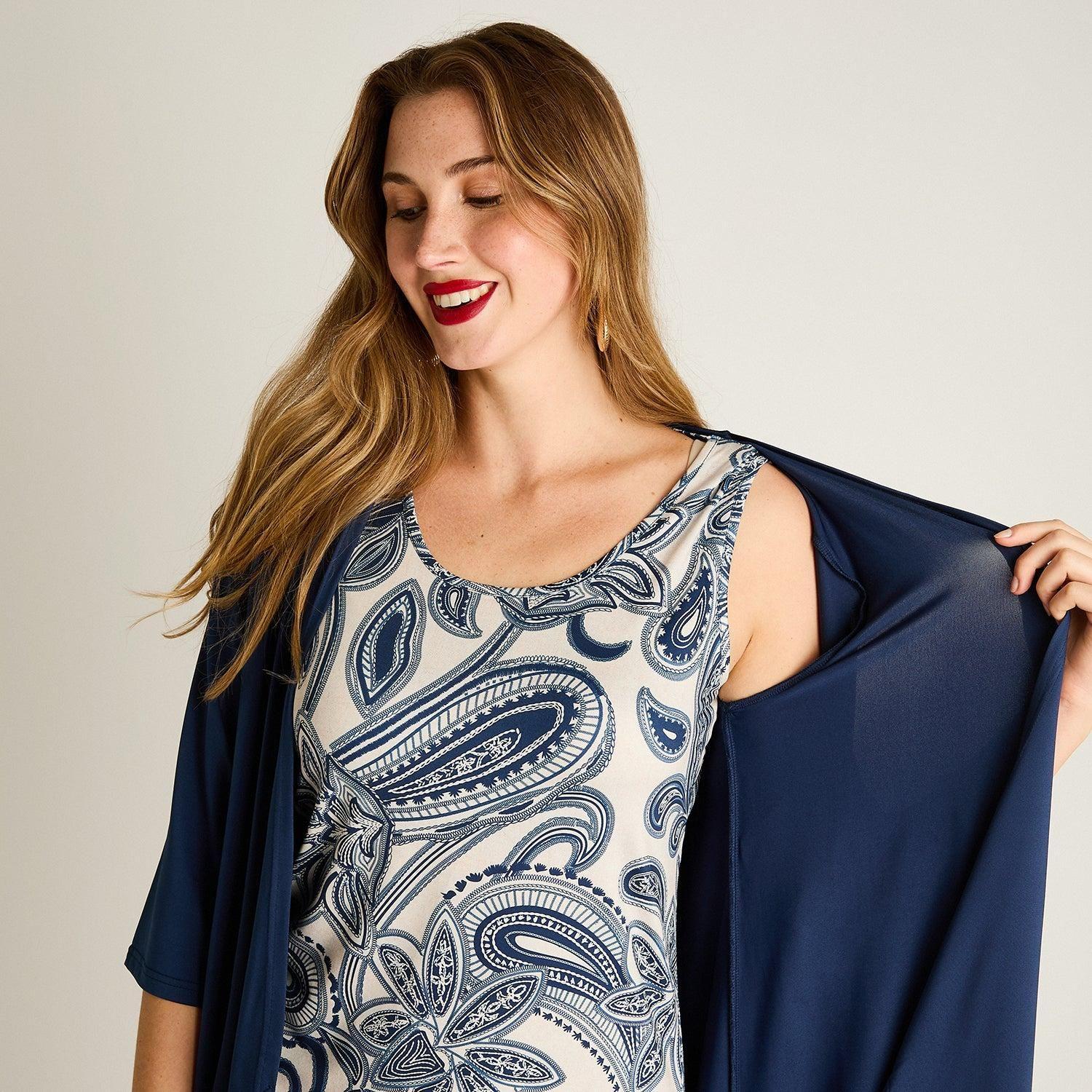 Vestido Corto Azul con Capa Estampada-2
