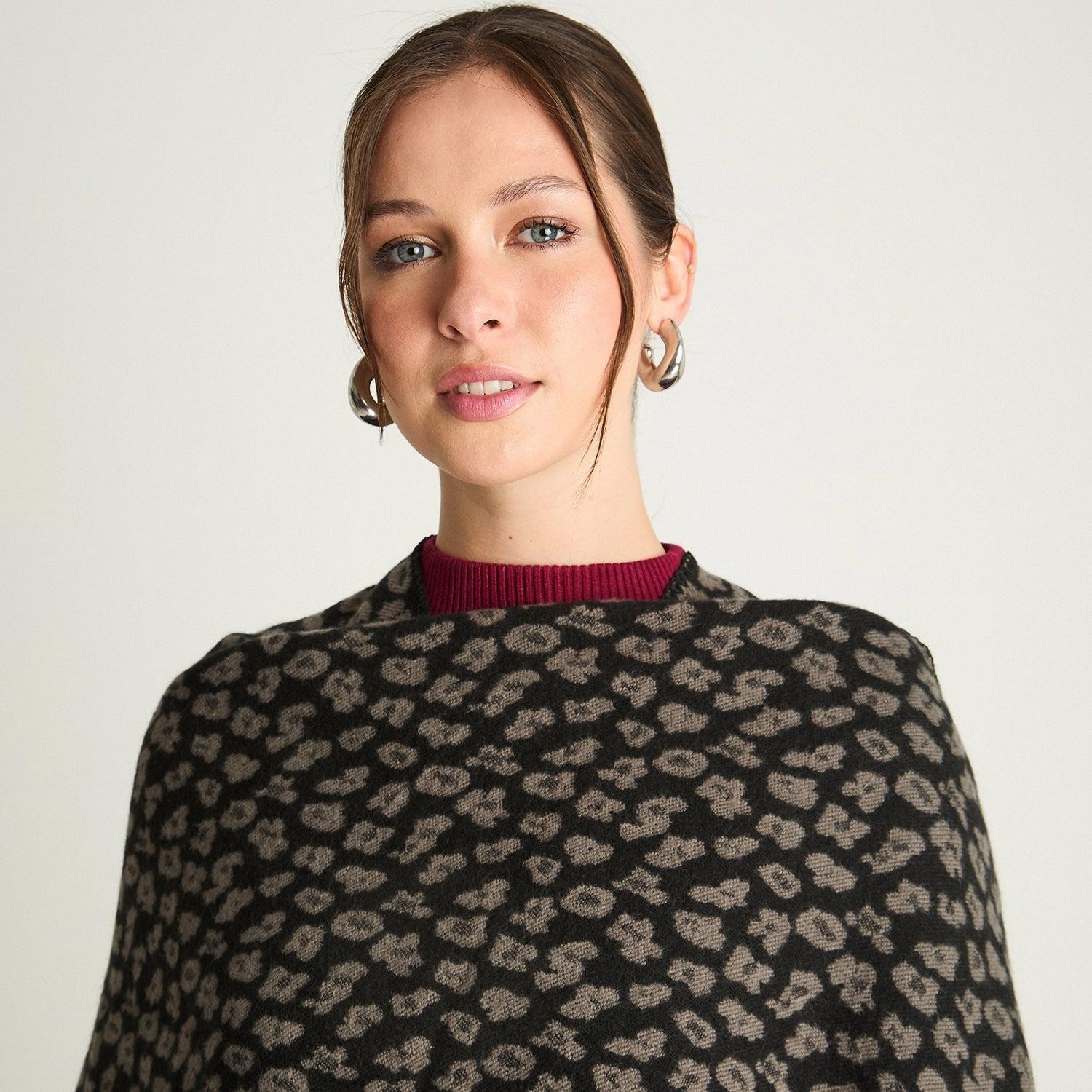 Poncho Tejido Animal Print Negro-2
