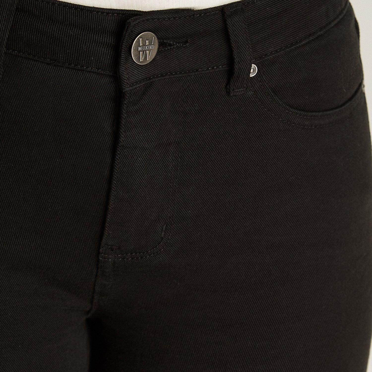 Jeans Negro Mini Flare de Tiro Medio con Cinco Bolsillos-2