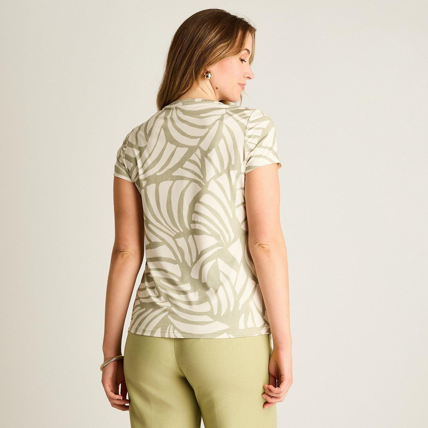 Polera Verde Estampado Hojas Manga Corta-1