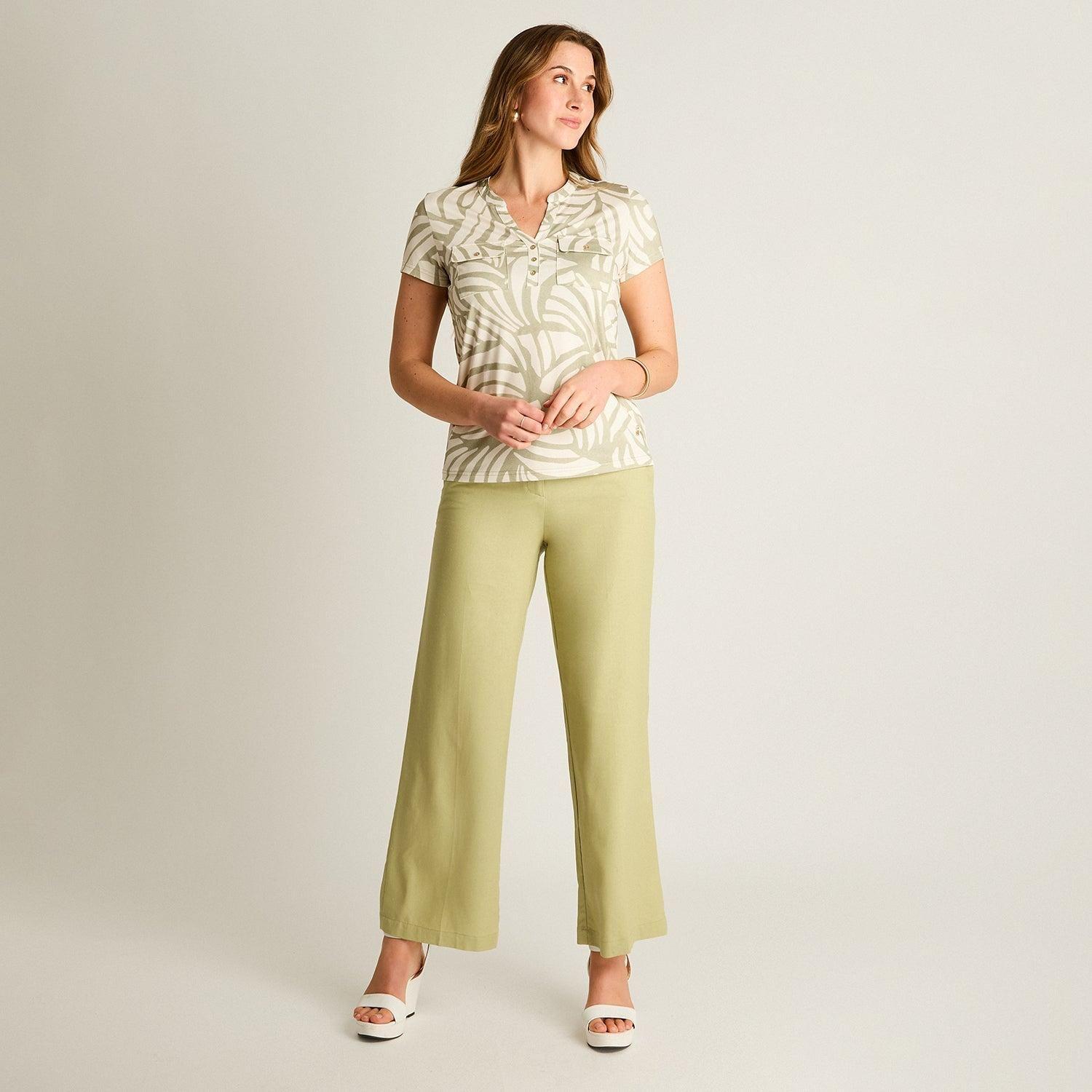 Polera Verde Estampado Hojas Manga Corta-3