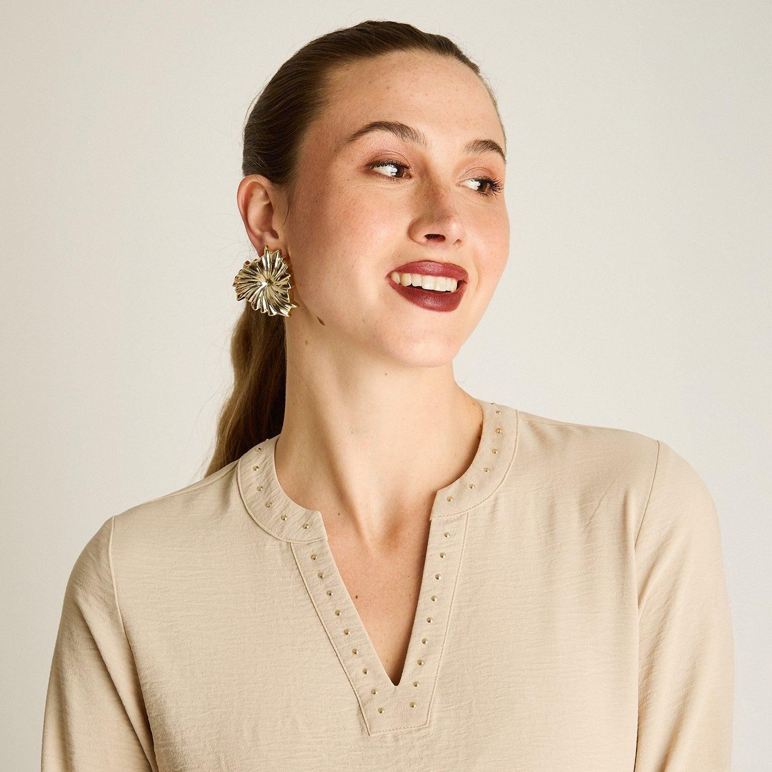 Blusa Escote Mao con Aplicación de Strass-2