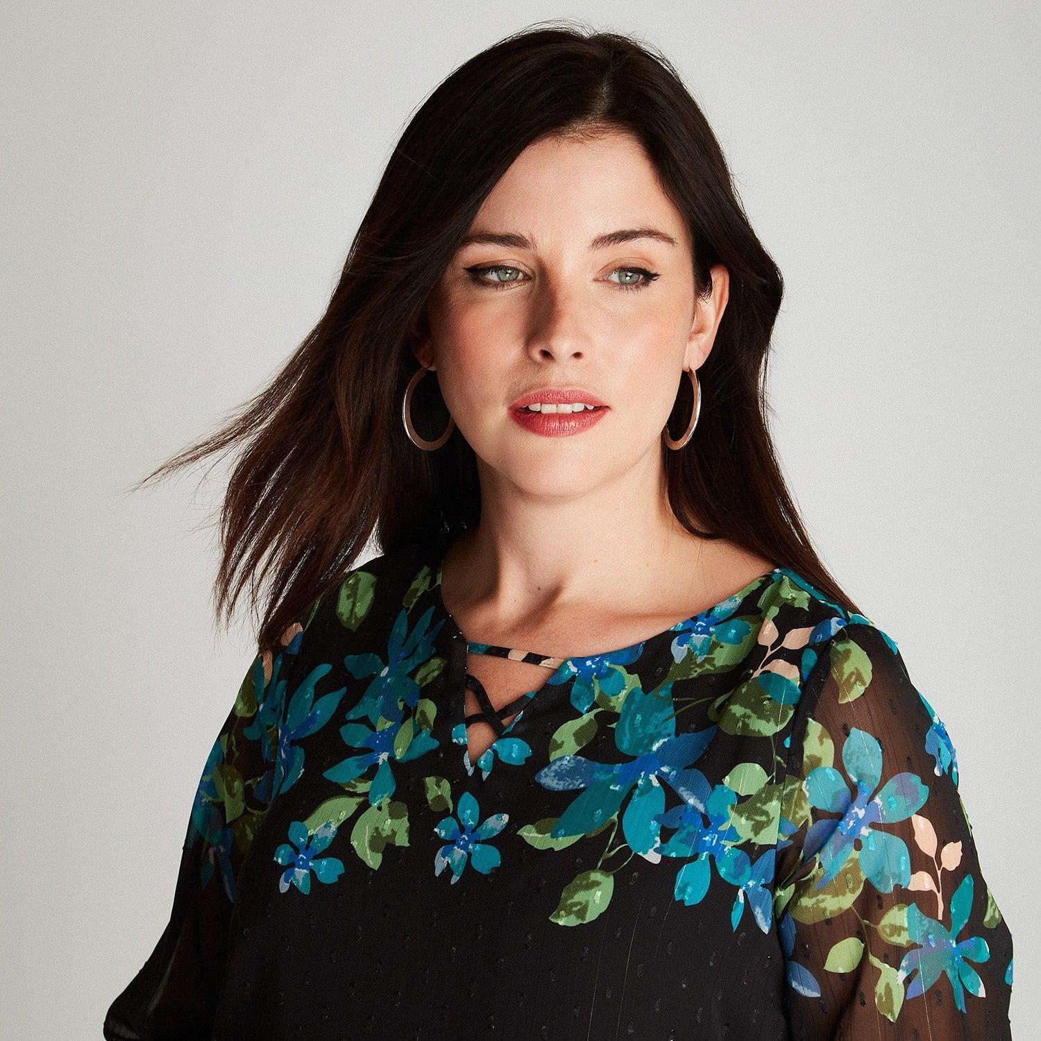 Blusa Negra Estampado Cuello Redondo-2