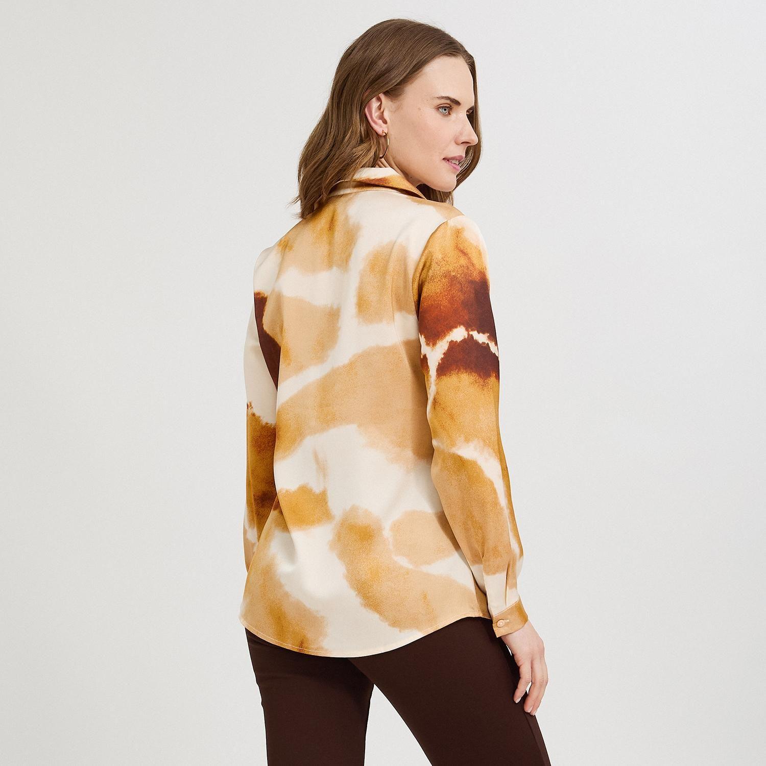 Blusa Manga Larga de Satin con Botones Estampada Terracota-1