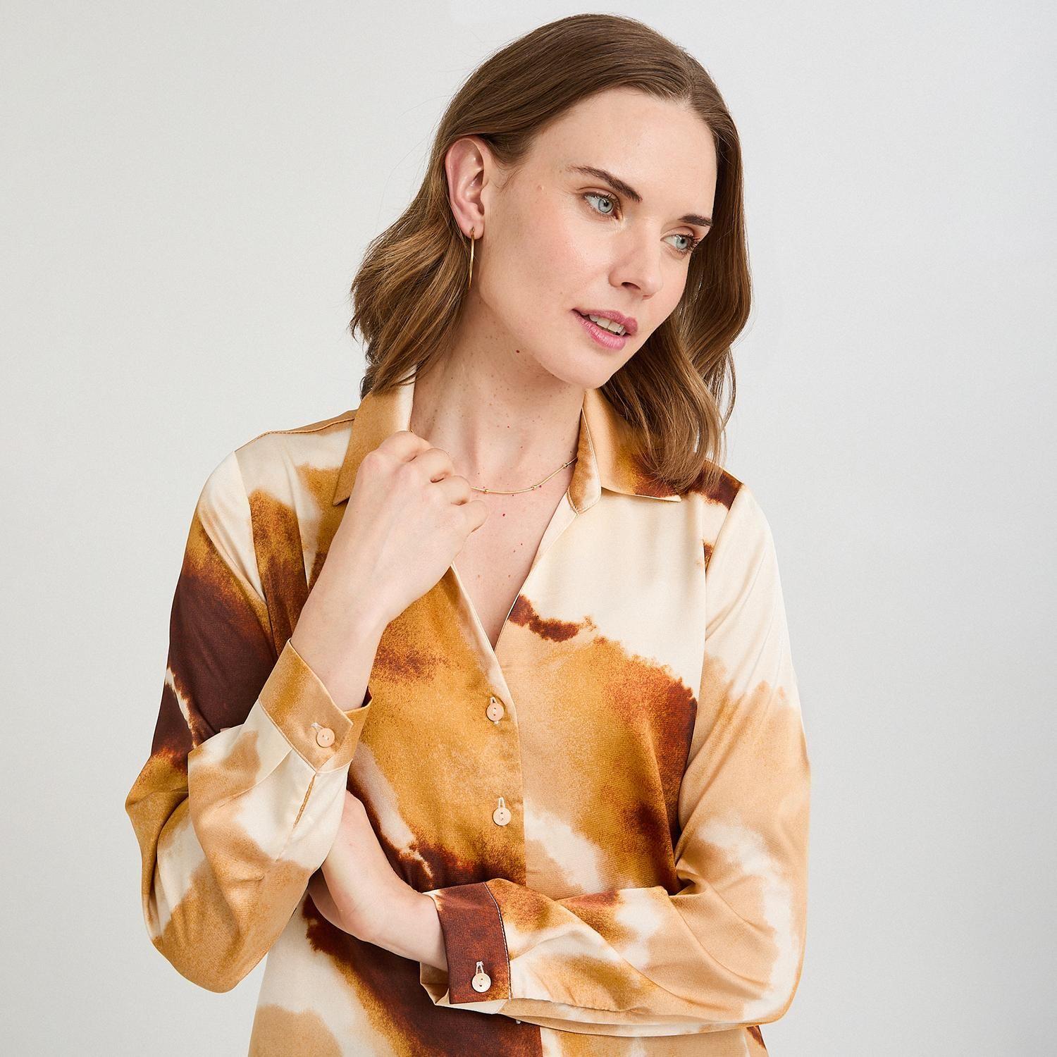 Blusa Manga Larga de Satin con Botones Estampada Terracota-2