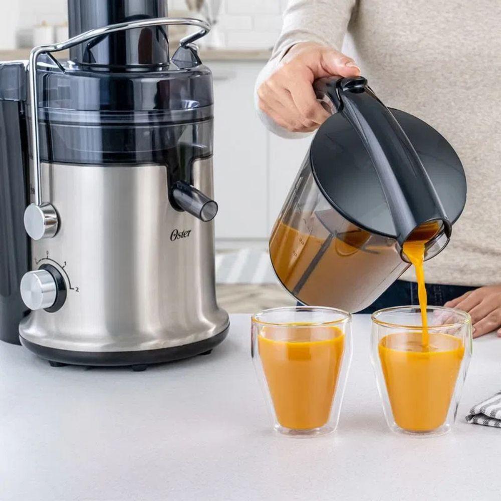 Extractor de jugos Oster® boca ancha FPSTJE320S-4