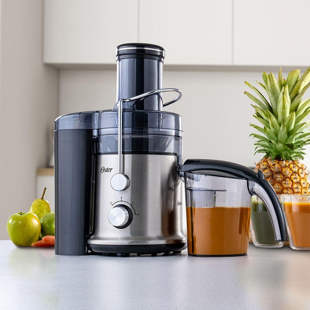 Extractor de jugos Oster® boca ancha FPSTJE320S-5