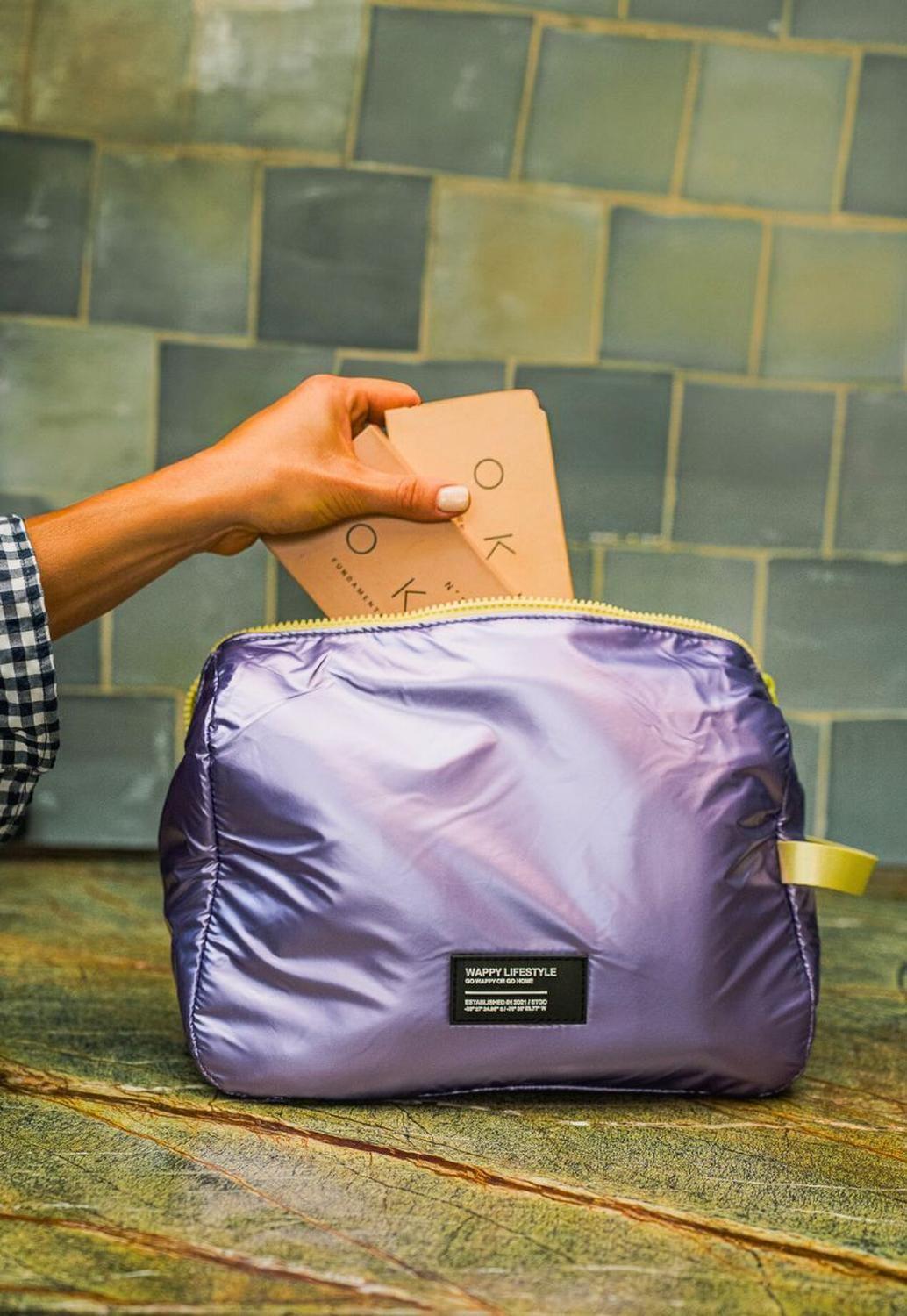 Cosmetiquero Impermeable Violeta Glow Wappy-3