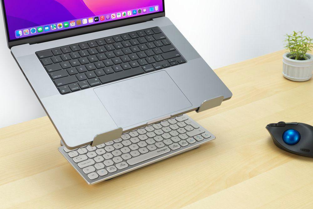 Base para Notebook Universal  Aluminio hasta 16" K50424WW-3